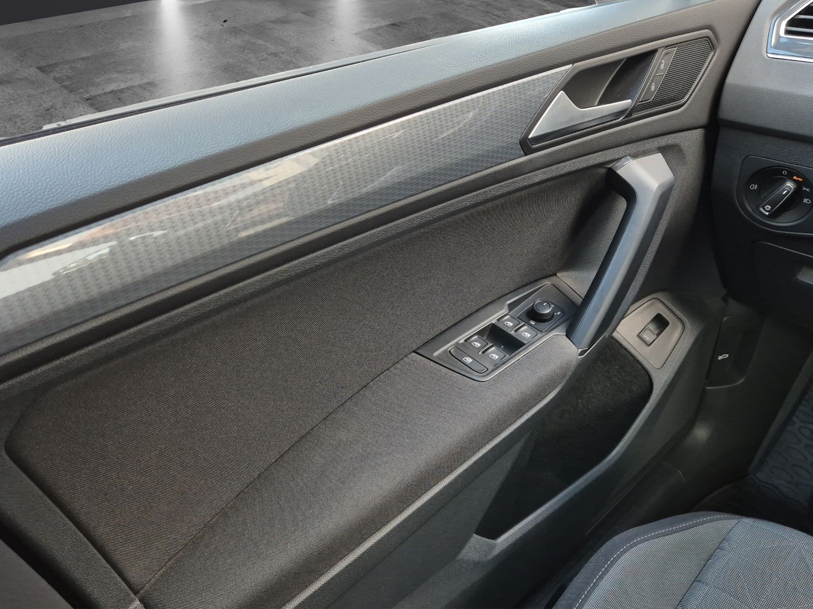 Fahrzeugabbildung Volkswagen Tiguan TDI Life DSG 4M LED AHK Navi ACC SHZ Park