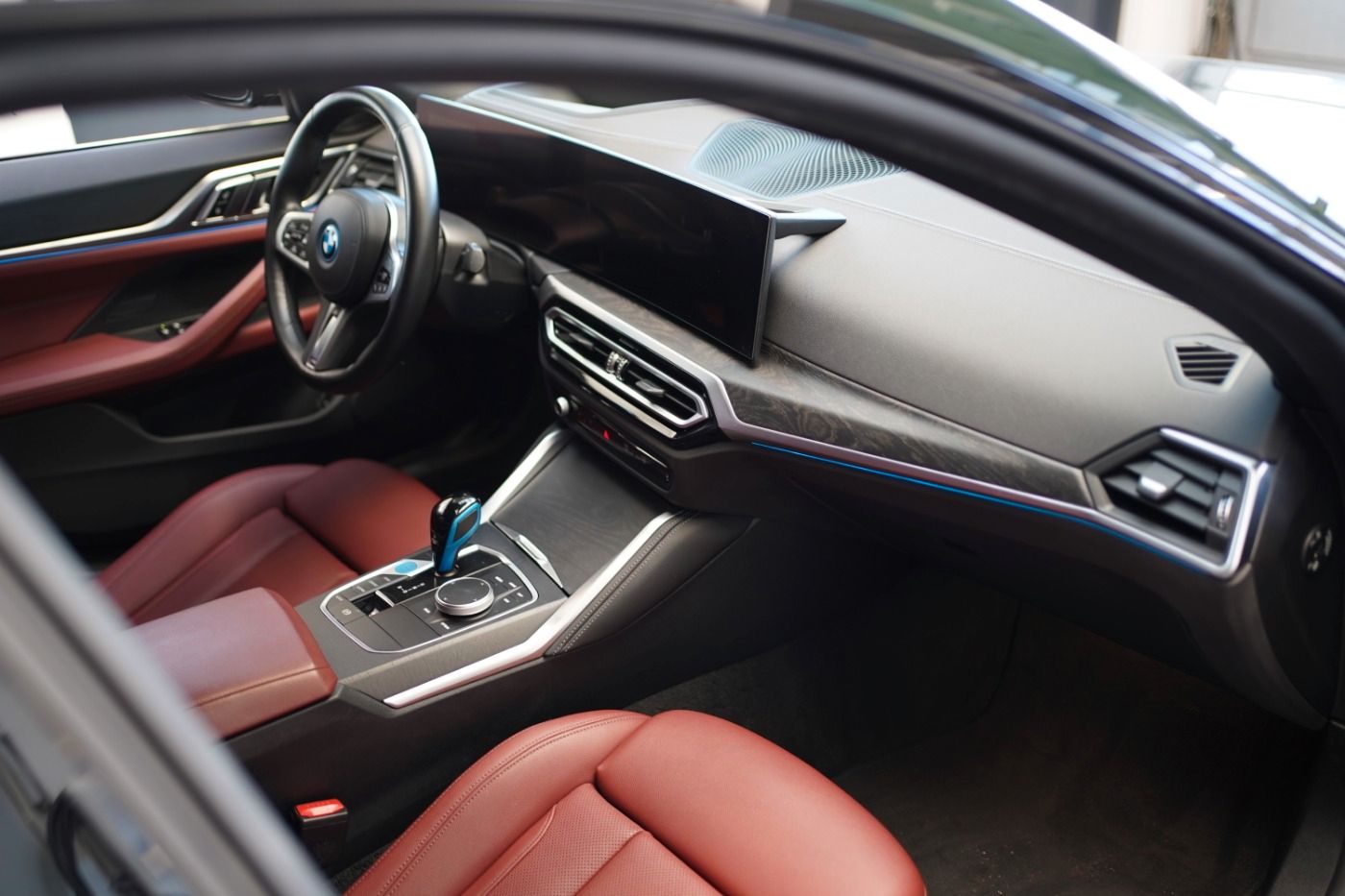 Fahrzeugabbildung BMW i4 eDrive40 GC M-Sport +ParkingAssistent+Komfort