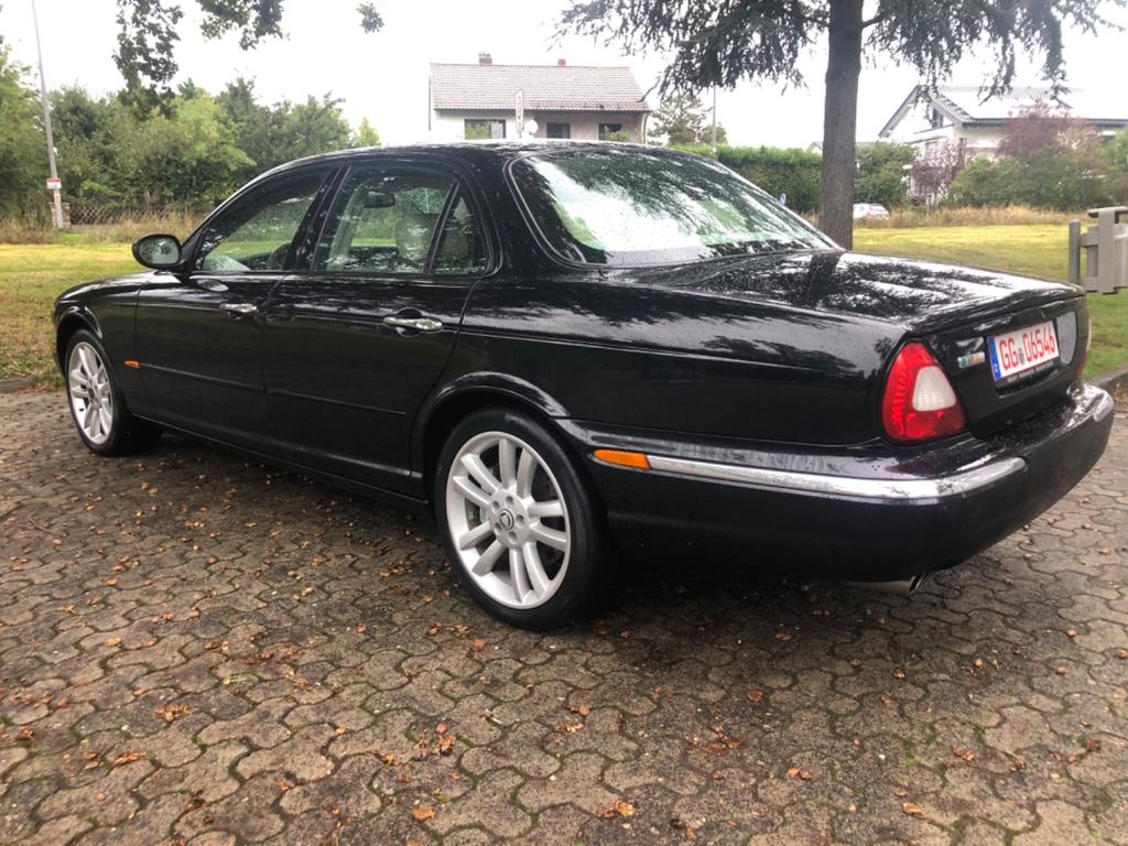 Jaguar XJR