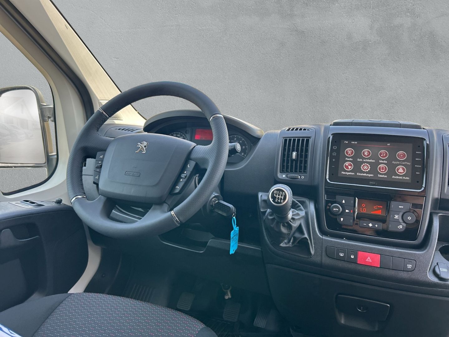 Fahrzeugabbildung Peugeot Boxer Kasten Hochraum 435 TwinCab L4H2 BlueHDi 1