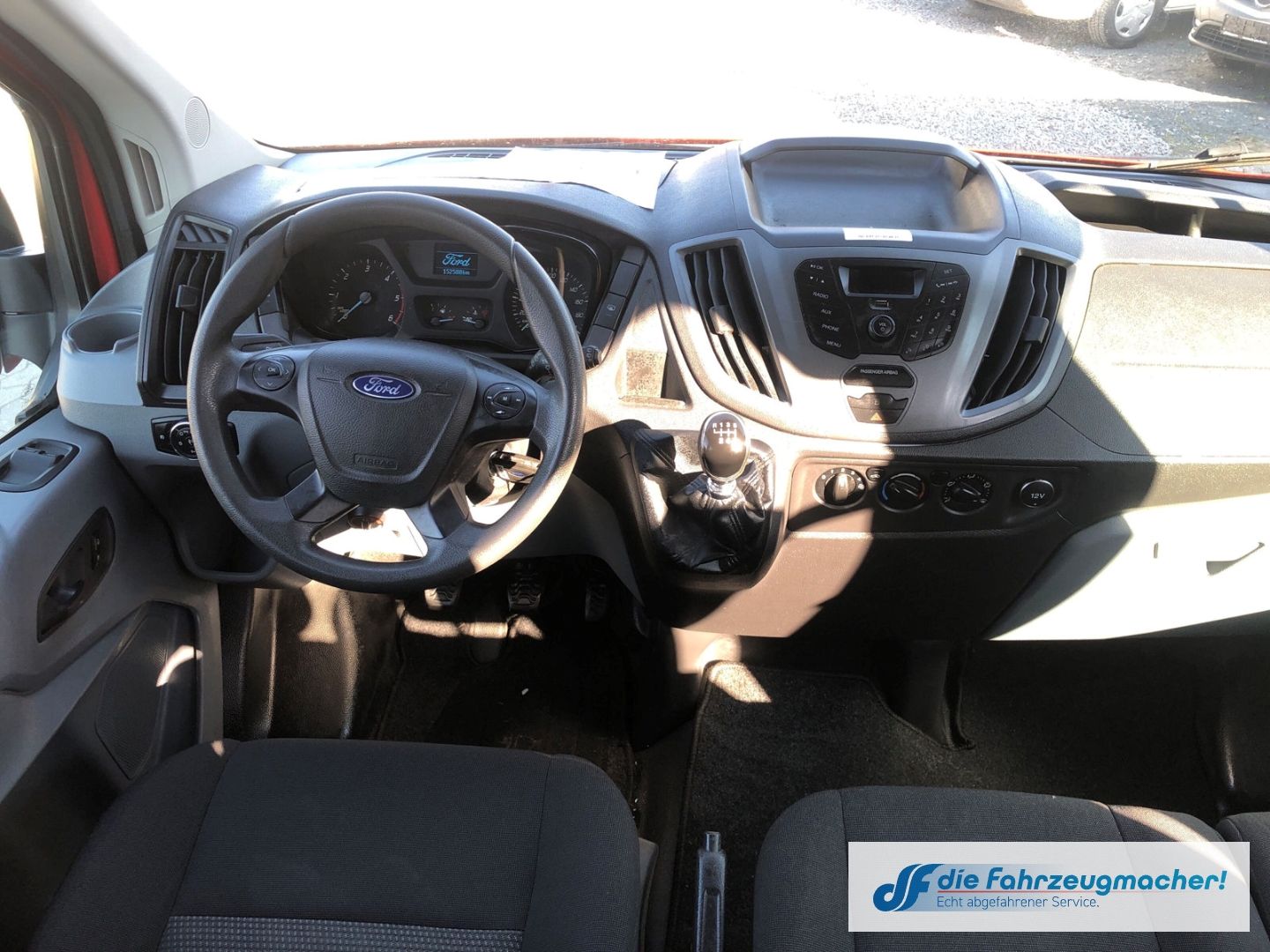 Fahrzeugabbildung Ford Transit Kombi 350 Behindertengerecht *4085