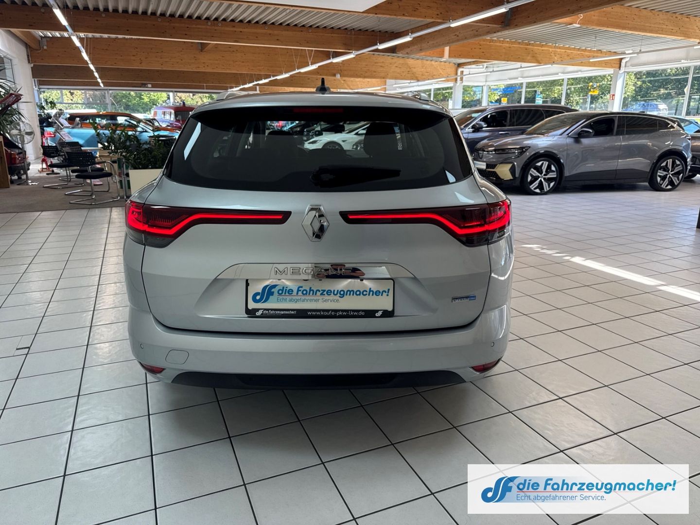 Fahrzeugabbildung Renault Megane E-TECH IV Grandtour Business Edition 1.6