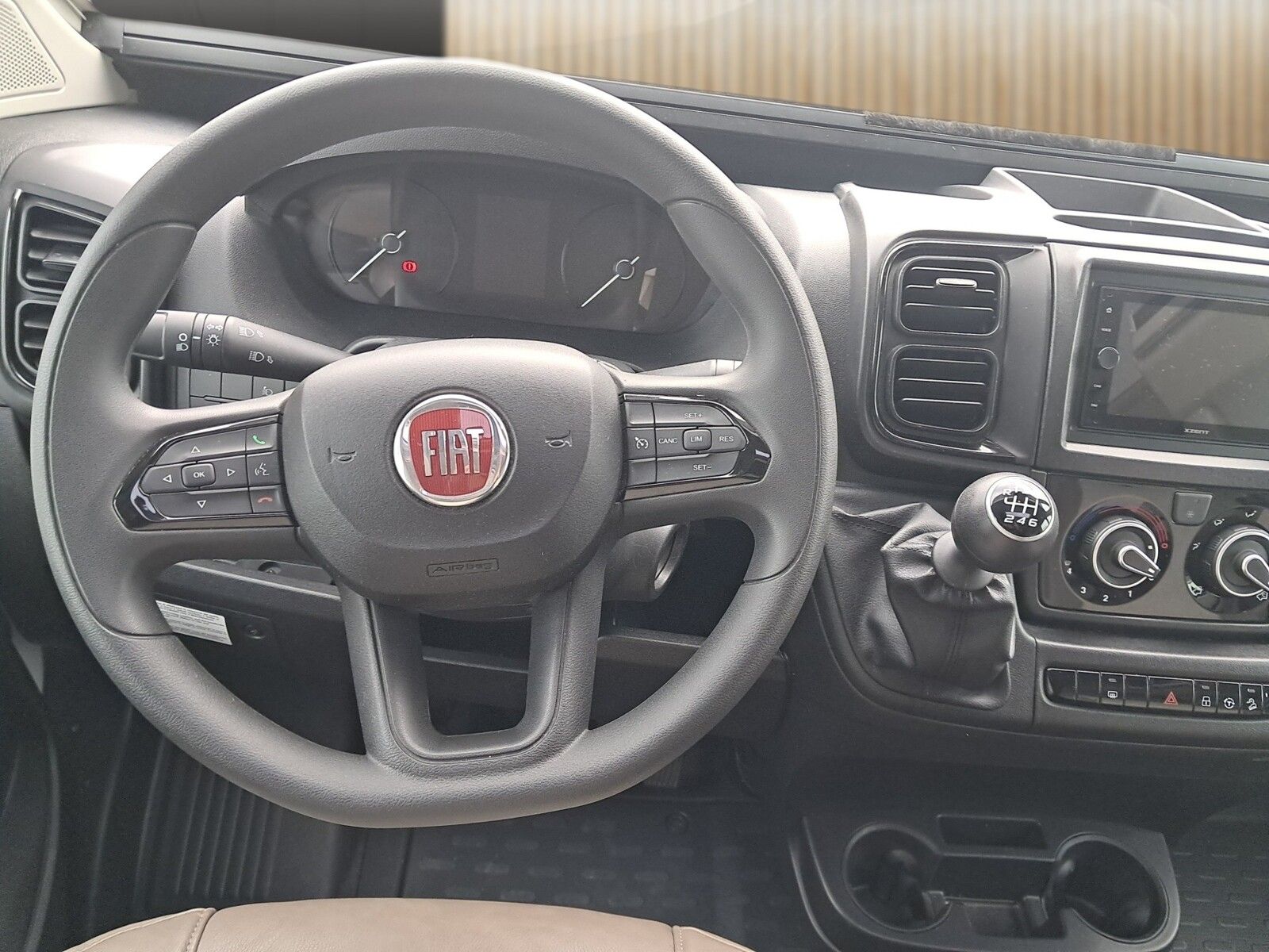 Fahrzeugabbildung Eura Mobil Profila RS PRS 675 SB Dachklima Lithium Mondial