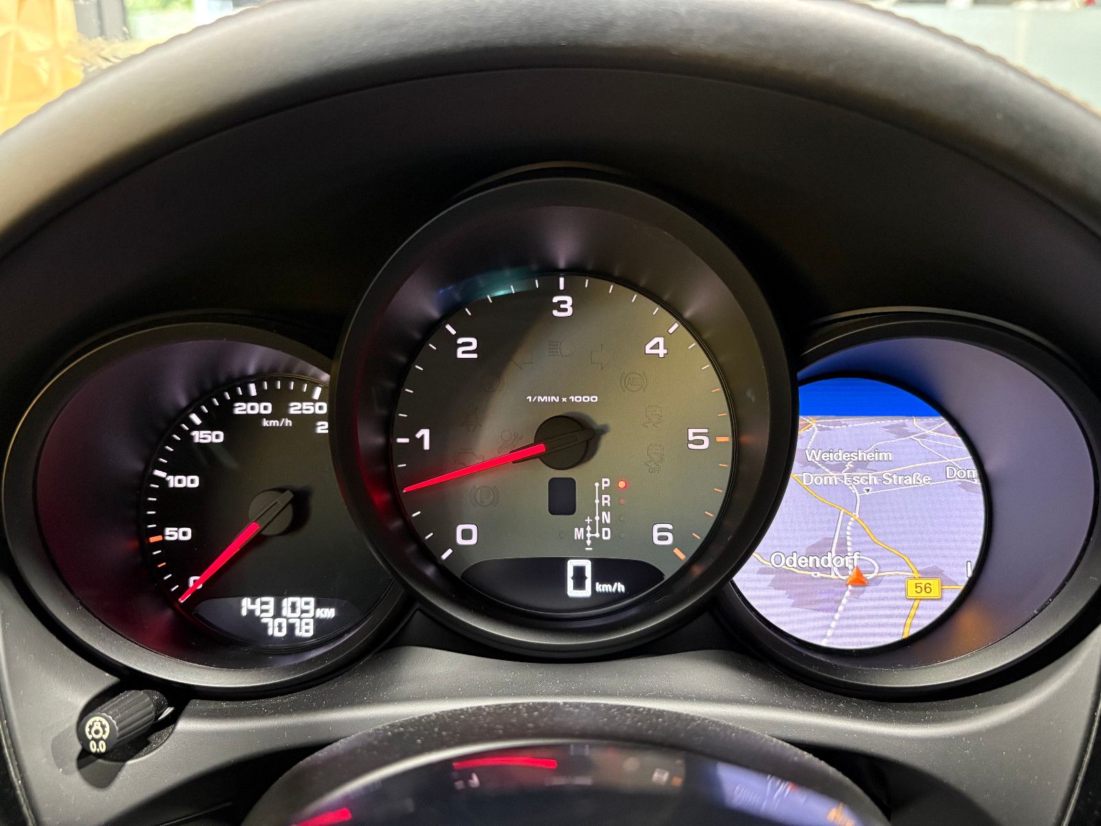 Fahrzeugabbildung Porsche Macan S Diesel/PANO/APPLE/NAVI/PDC/TEMPOMAT/SHZ