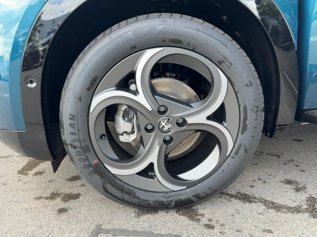 Fahrzeugabbildung Alfa Romeo Junior Ibrida Sport Speciale MATRIX WINTER NAVI