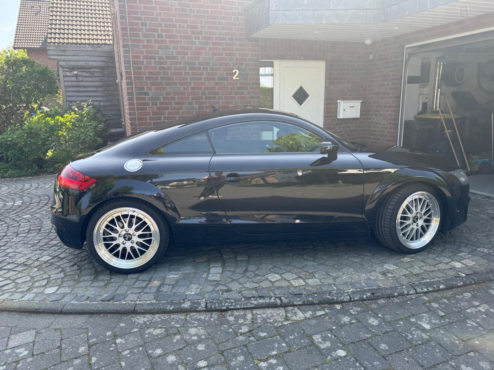 Audi TT Coupe 1.8 TFSI - Carplay,SHZ,Motor revidiert