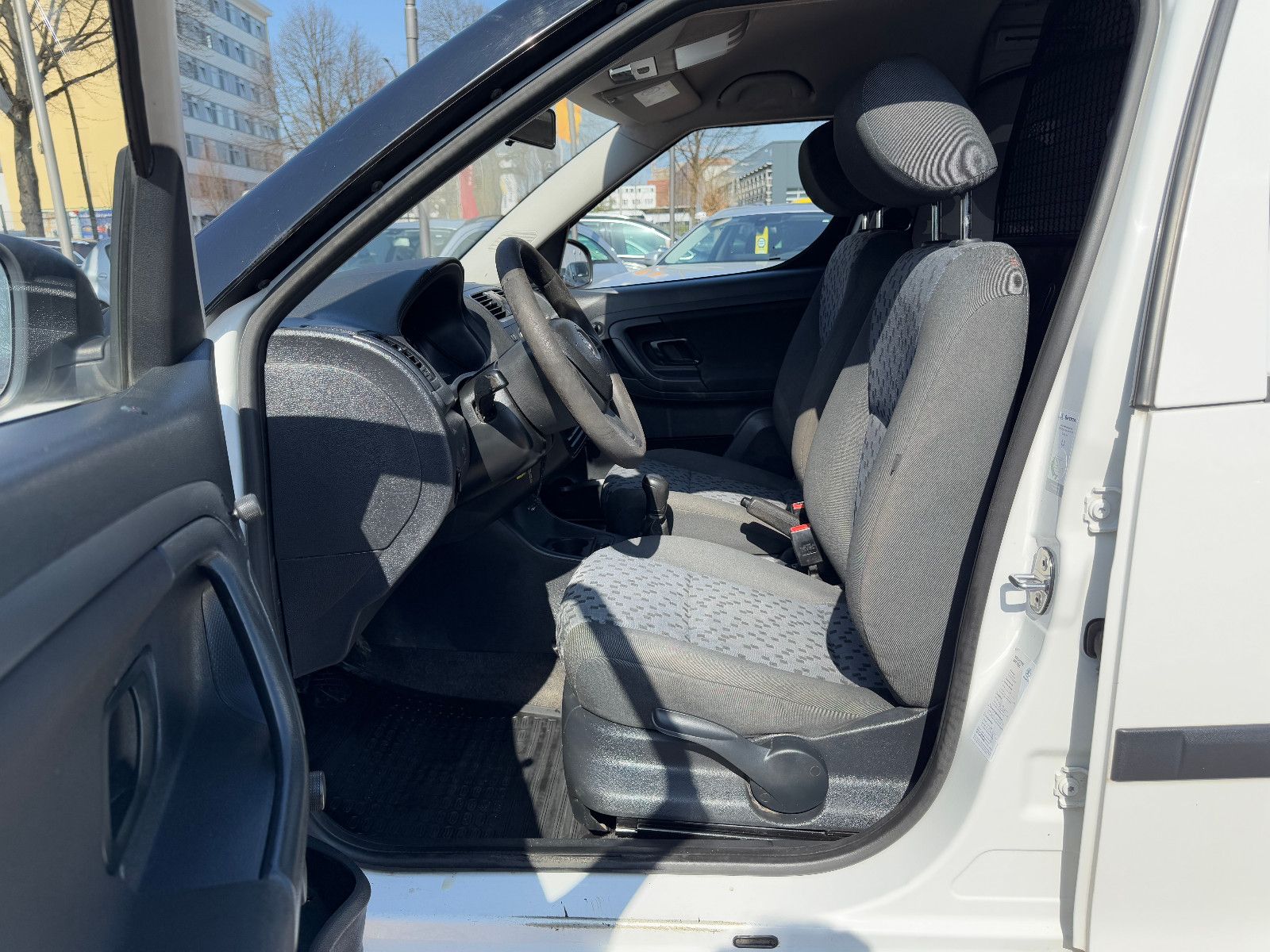 Fahrzeugabbildung SKODA Roomster Praktik 1.6 TDI 1.HAND SKODA SCHECKHEFT