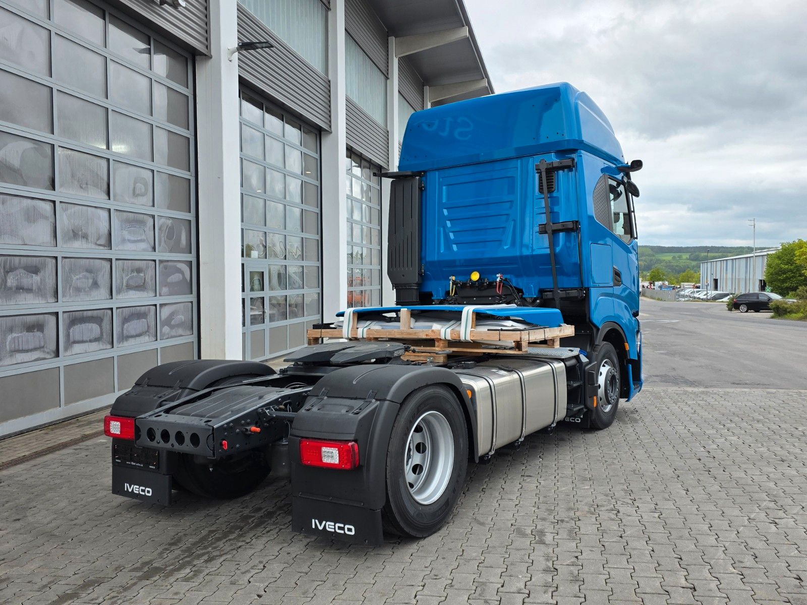 Fahrzeugabbildung Iveco S-Way AS440S50T/P LED Standklima 2 Stück
