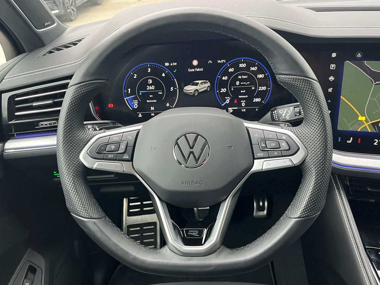 Fahrzeugabbildung Volkswagen Touareg 3.0TDI 4M R-Line VOLL Black 22" UPE 114T