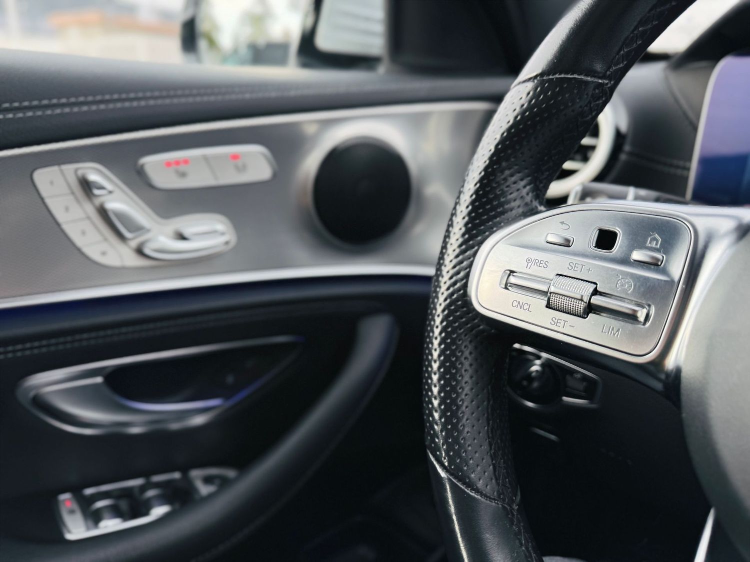 Fahrzeugabbildung Mercedes-Benz E 200 AMG, Multibeam, Memory, 360°, Comand, PTS,