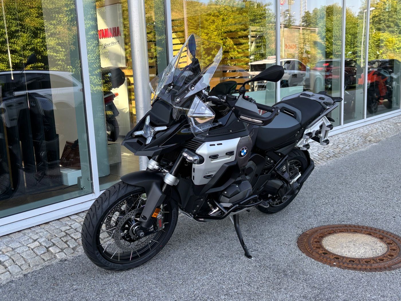 Fahrzeugabbildung BMW R 1300 GS Adventure 3 Pakete Triple Black
