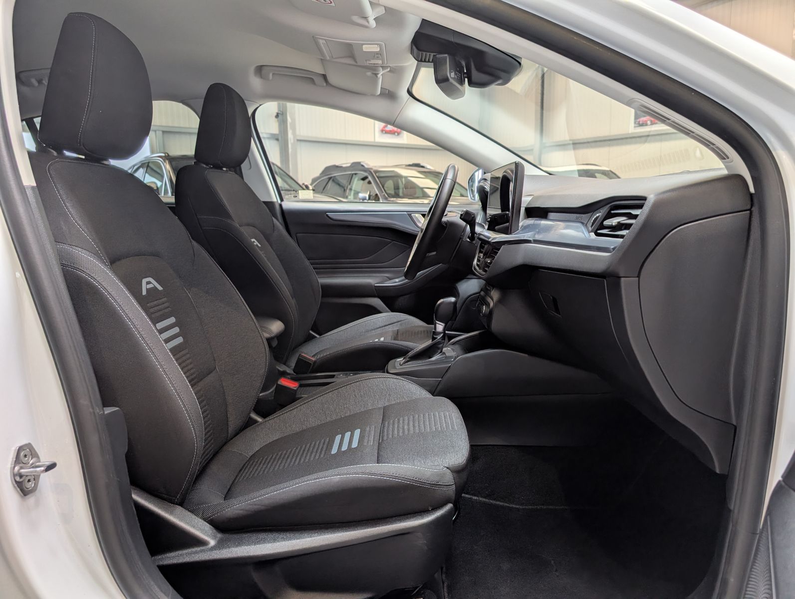 Fahrzeugabbildung Ford Focus Limo EB Active SHz LED Navi ACC Kamera 17"