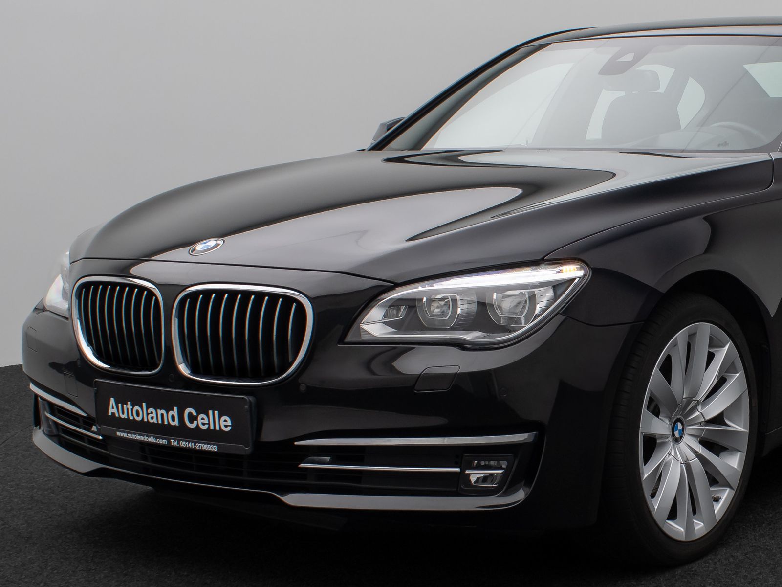 Fahrzeugabbildung BMW 740d xD Glasdach Kamera HUD HiFi Lenkrhzg SoftCl