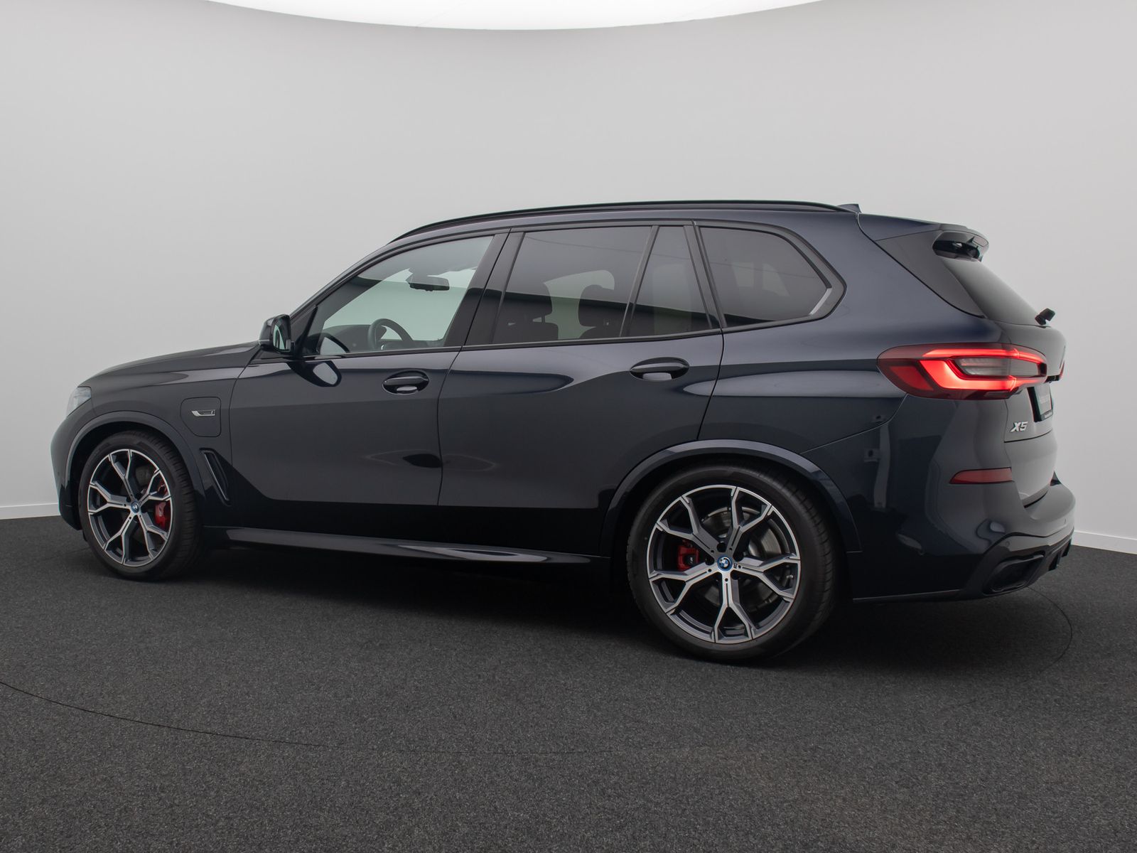 Fahrzeugabbildung BMW X5 xD45e M Sport 360° HUD Panorama DAB Massage