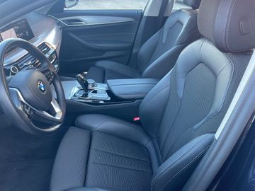BMW 520d xDrive Touring Sport Line Head-Up LED RFK