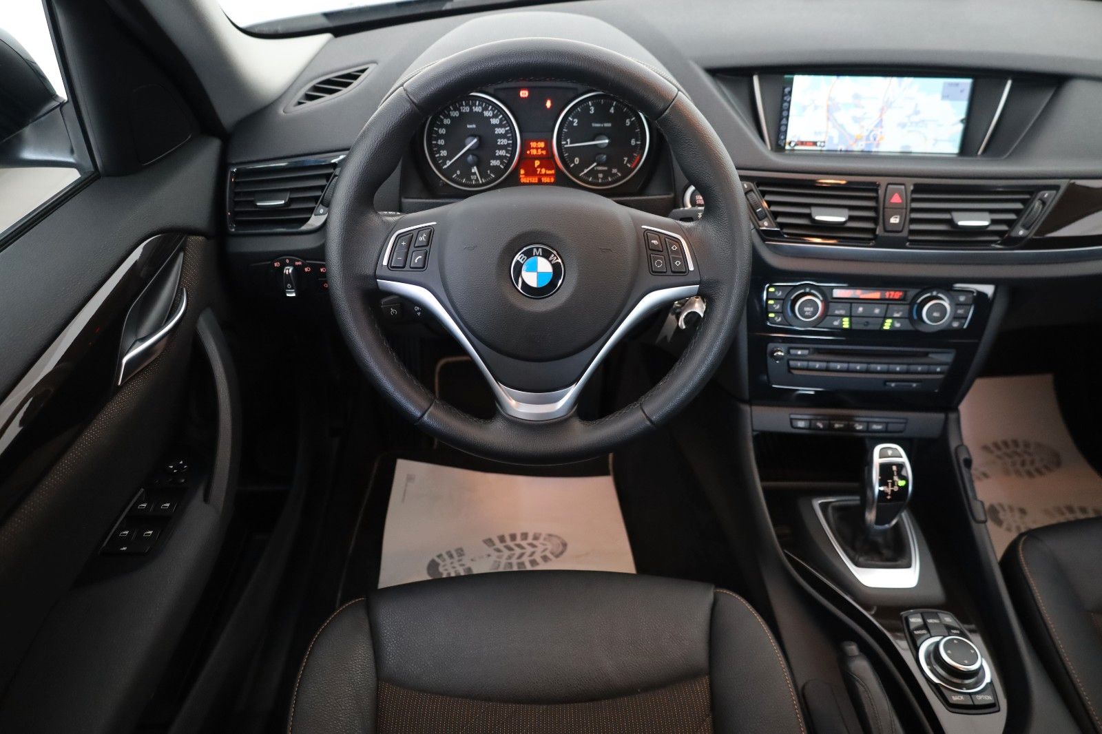 Fahrzeugabbildung BMW X1 20i xDrive XLine Navi,Xenon,Kamera,SH,PDC,AHK