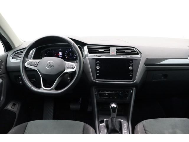 Fahrzeugabbildung Volkswagen Tiguan Elegance 2.0 ACC Matrix AHK