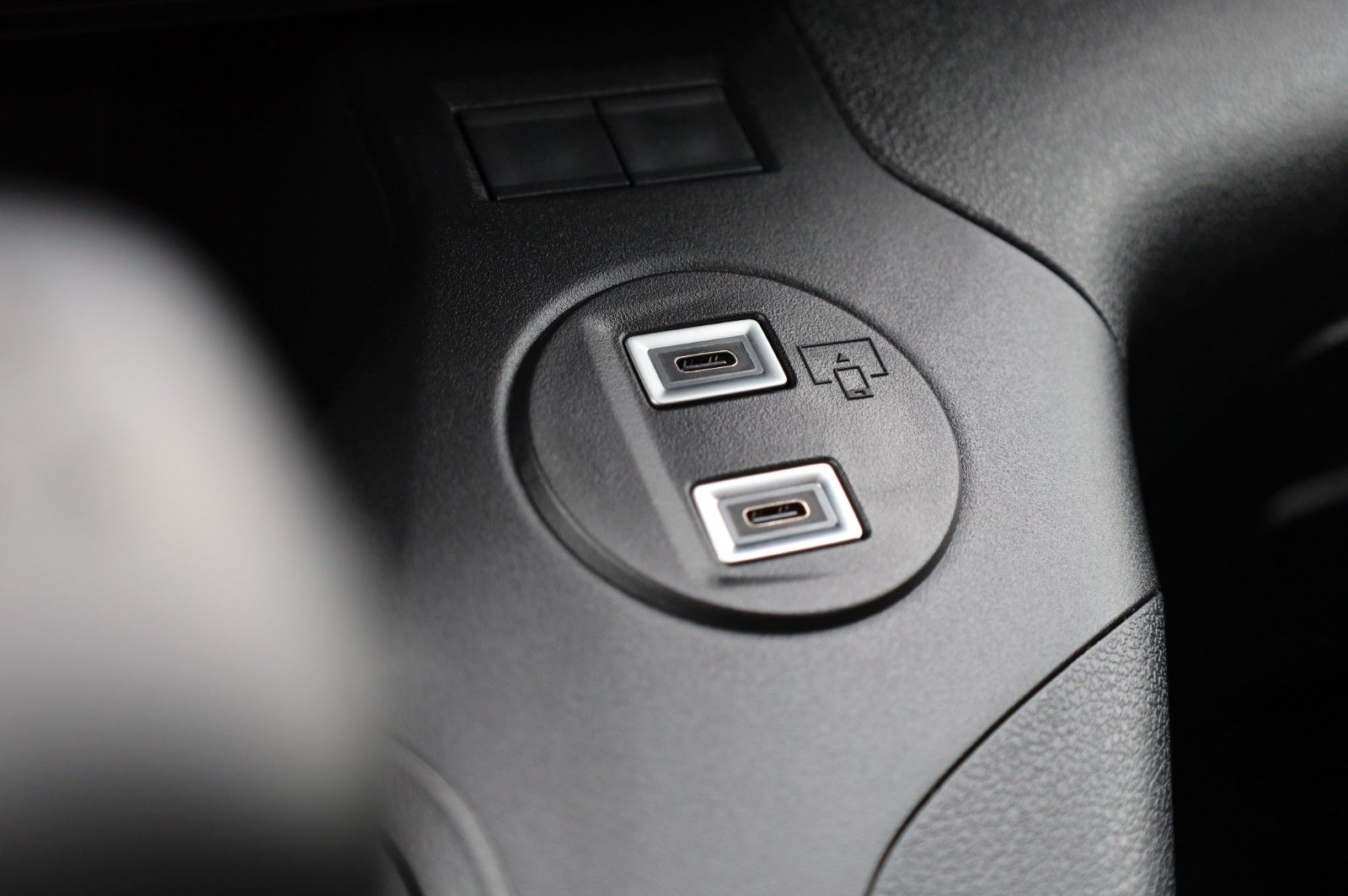 Fahrzeugabbildung Opel Combo Cargo 1,5 D Sitze- +Frontscheibe beheizt