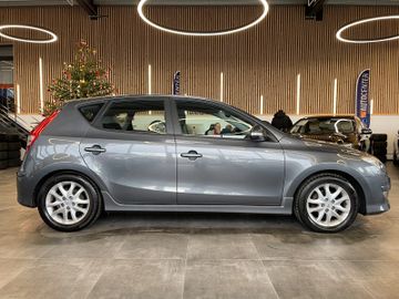 Hyundai i30 *TEMPOMAT*SZHZ*KLIMAAUTOMATIK*PDC*