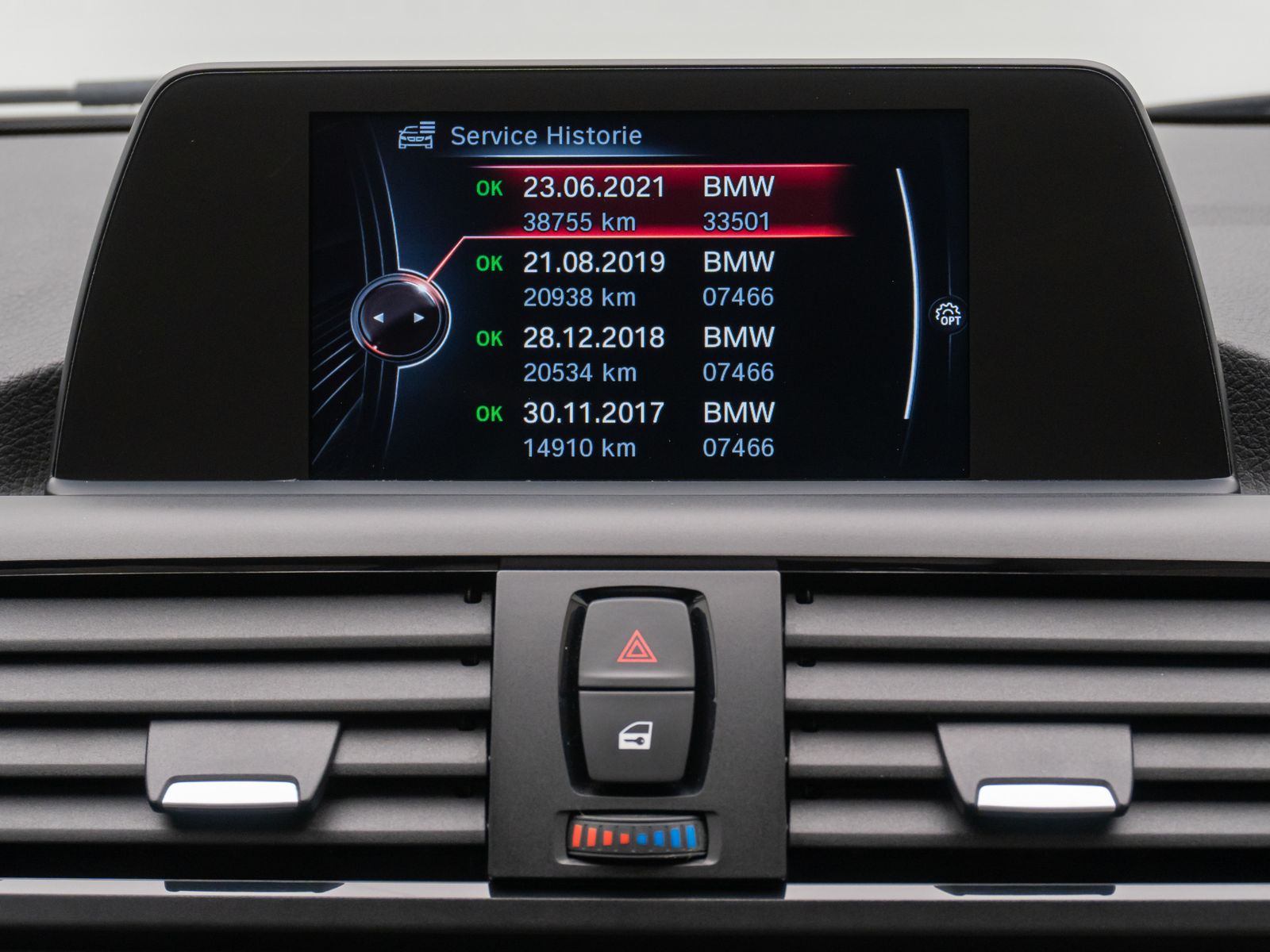 Fahrzeugabbildung BMW 218d PDC Sitzhz Xenon Sport Geschwindigkeitreg