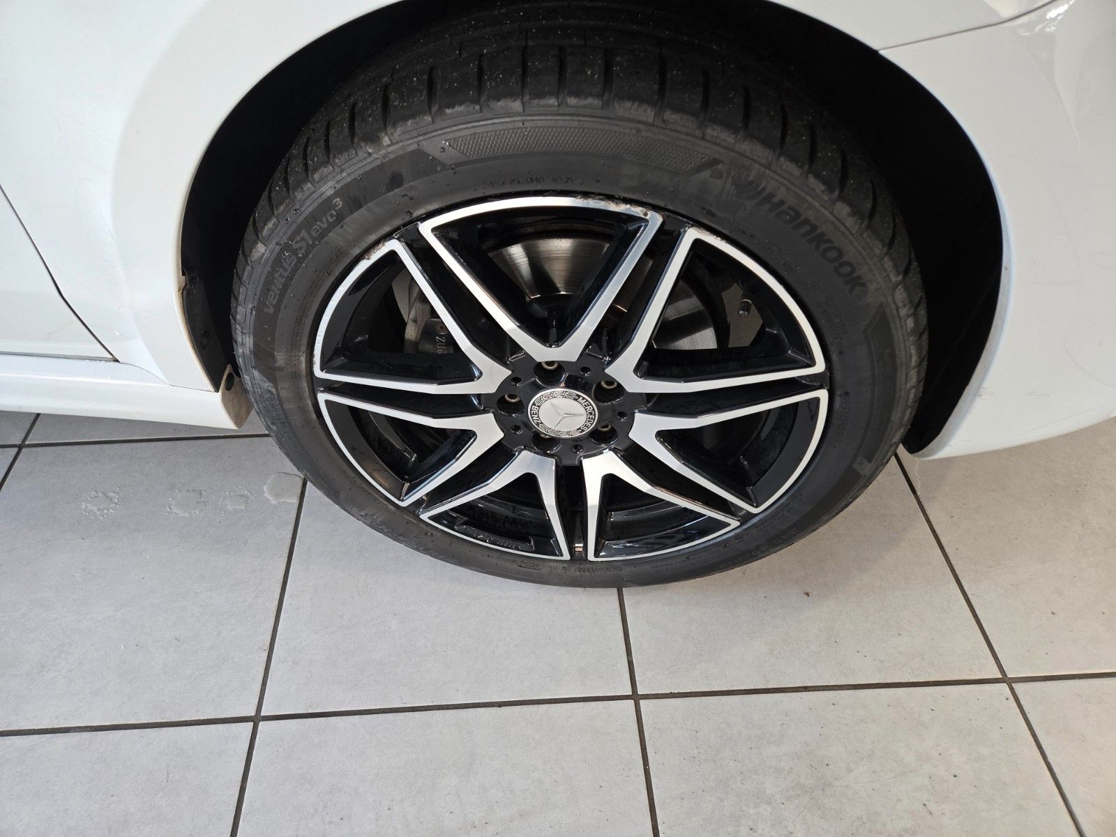 Fahrzeugabbildung Mercedes-Benz V 250 Lang 4 Matic AMG LINE * PANO* LED*LEDER*