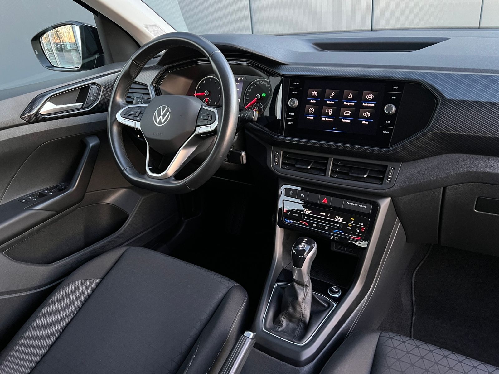 Fahrzeugabbildung Volkswagen T-Cross Life 1.0 TSI DSG *Klima, Einparkhilfe, 1