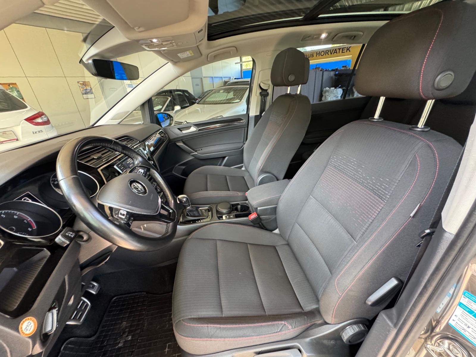 Volkswagen Touran*Navi*PDC*AHK*LED*1. Hd*Scheckheft*