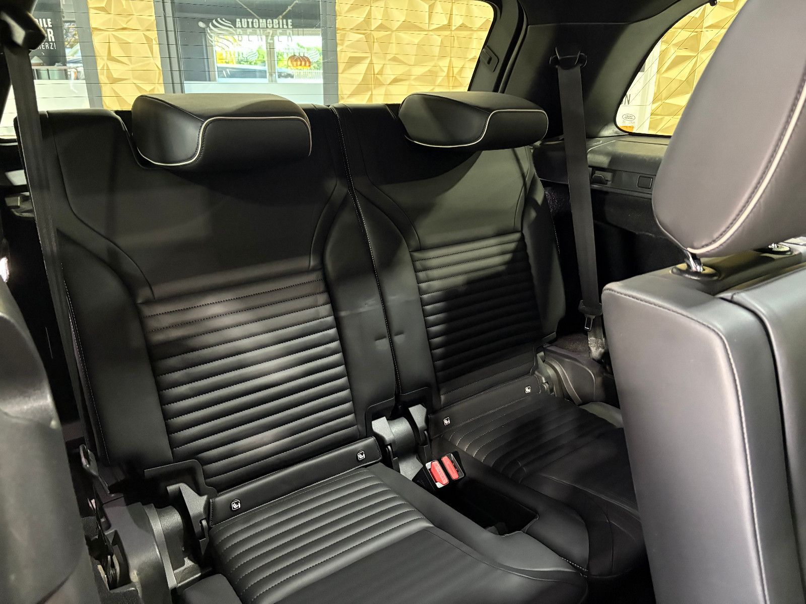 Fahrzeugabbildung Land Rover Discovery 5 R-Dynamic HSE D300 AWD/7-SITZ/360°/