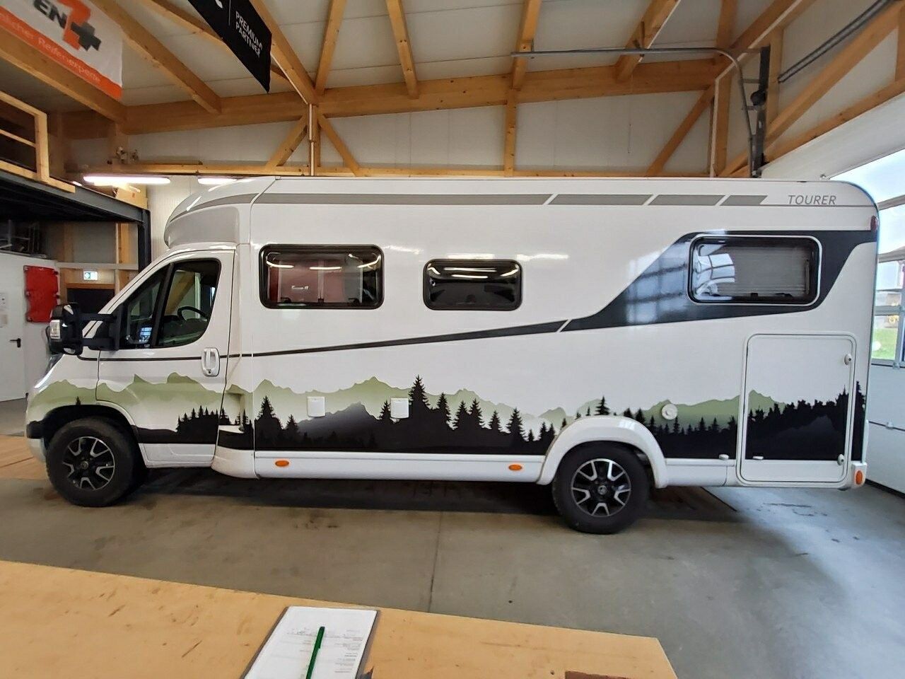 Fahrzeugabbildung LMC Tourer T 660G - ANFAHRSCHADEN - DACHKLIMA, SOLAR