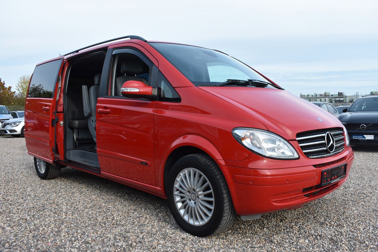 Fahrzeugabbildung Mercedes-Benz Viano 2.2 CDI extralang KLIMA/PDC/AHK/6 Sitze