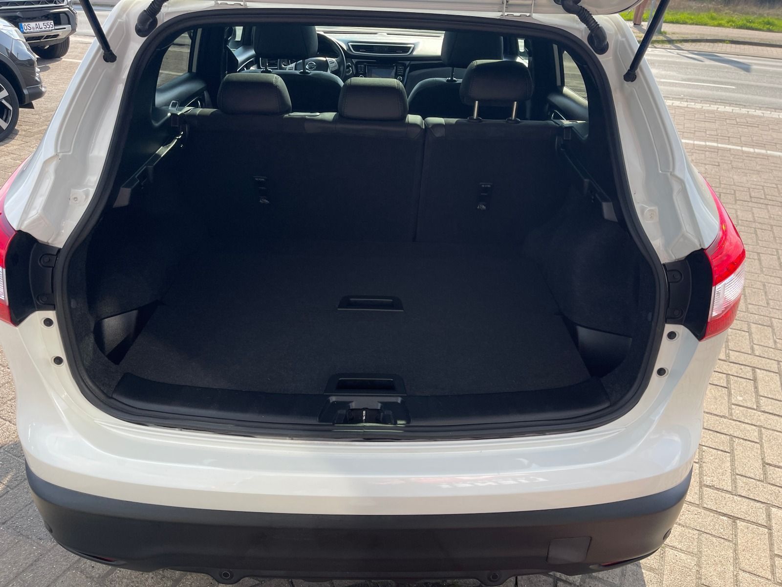 Fahrzeugabbildung Nissan Qashqai 1.2 DiG-T Tekna Autom. Pano/Allwetter