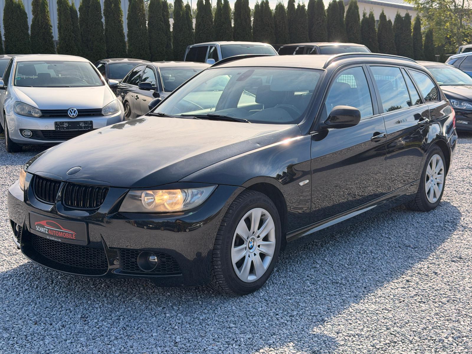 BMW 318 2011 — rear view
