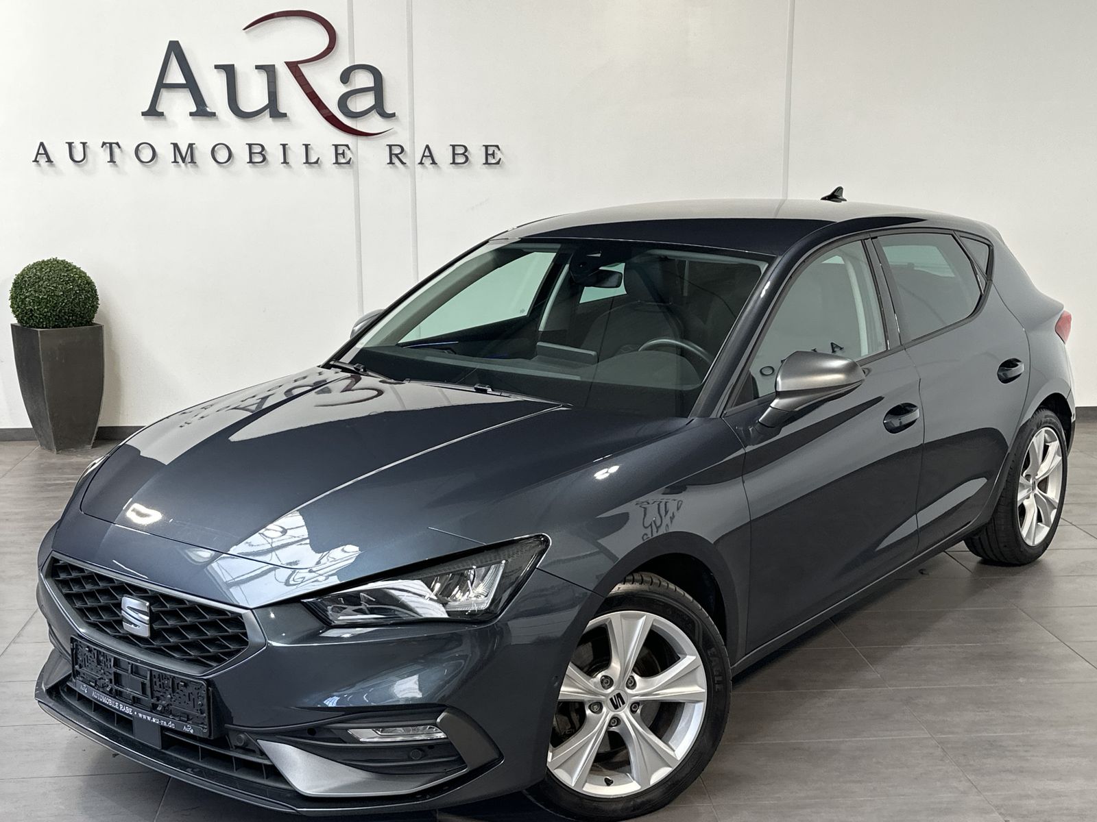 Fahrzeugabbildung SEAT Leon 2.0 TDI DSG FR NAV+LED+ACC+CARPLAY+17ZO+1HD