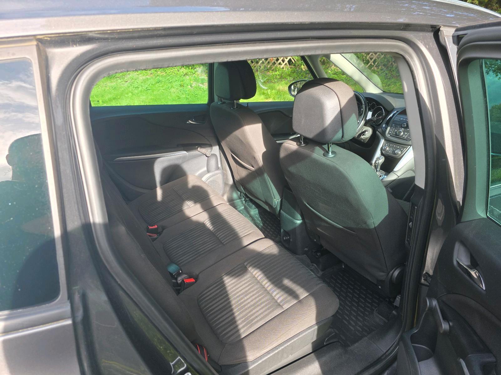 Opel Zafira 2012 — photo 12