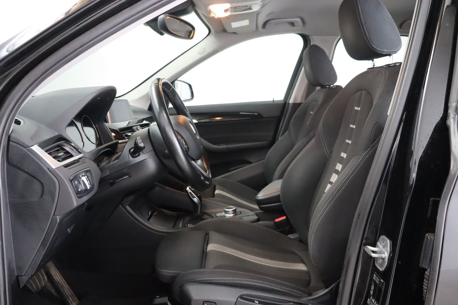 Fahrzeugabbildung BMW X1 xDrive18d * LED * Navi * RFK