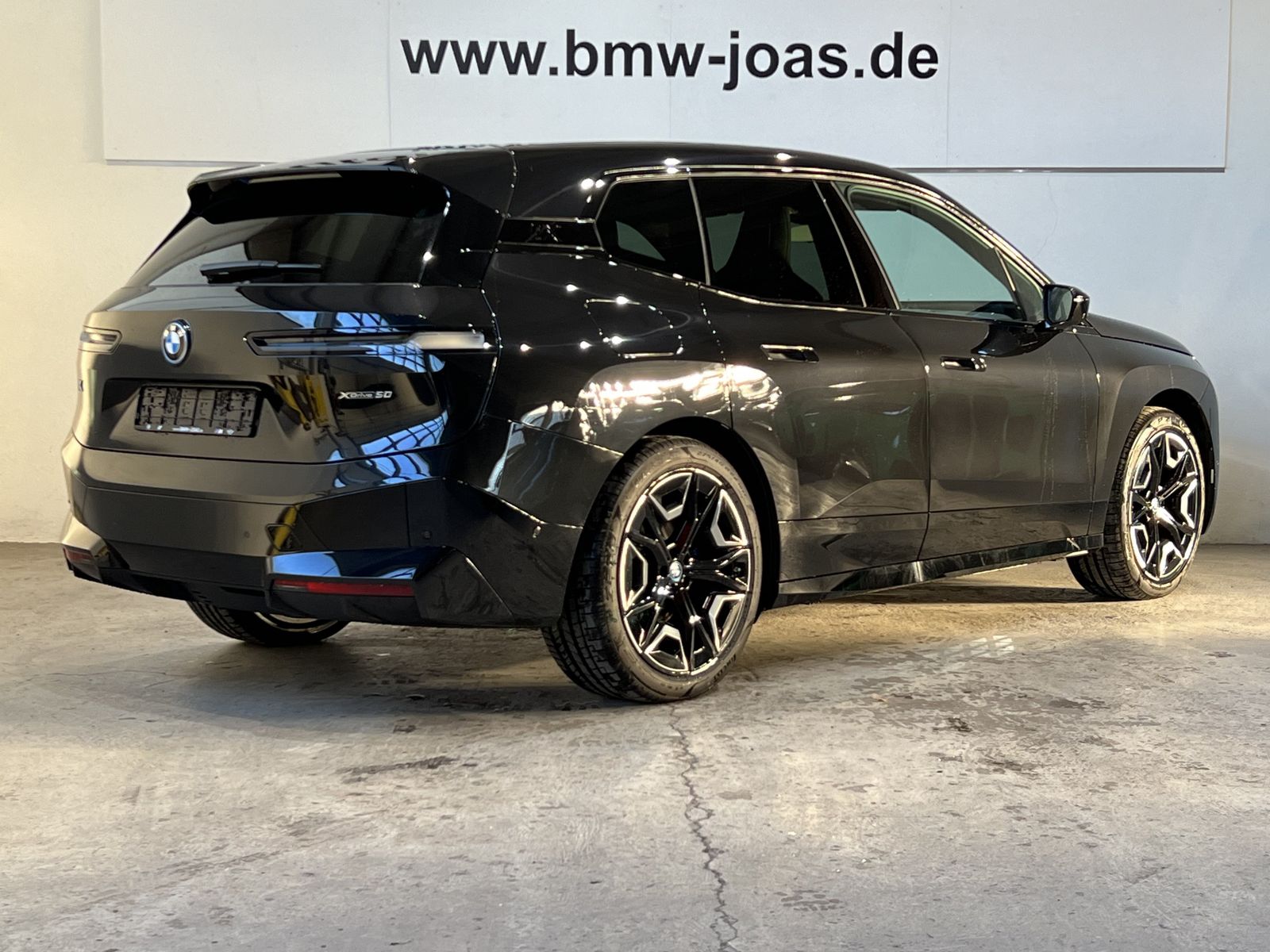 Fahrzeugabbildung BMW iX xDrive50 Sportpaket Head-Up DAB AHK