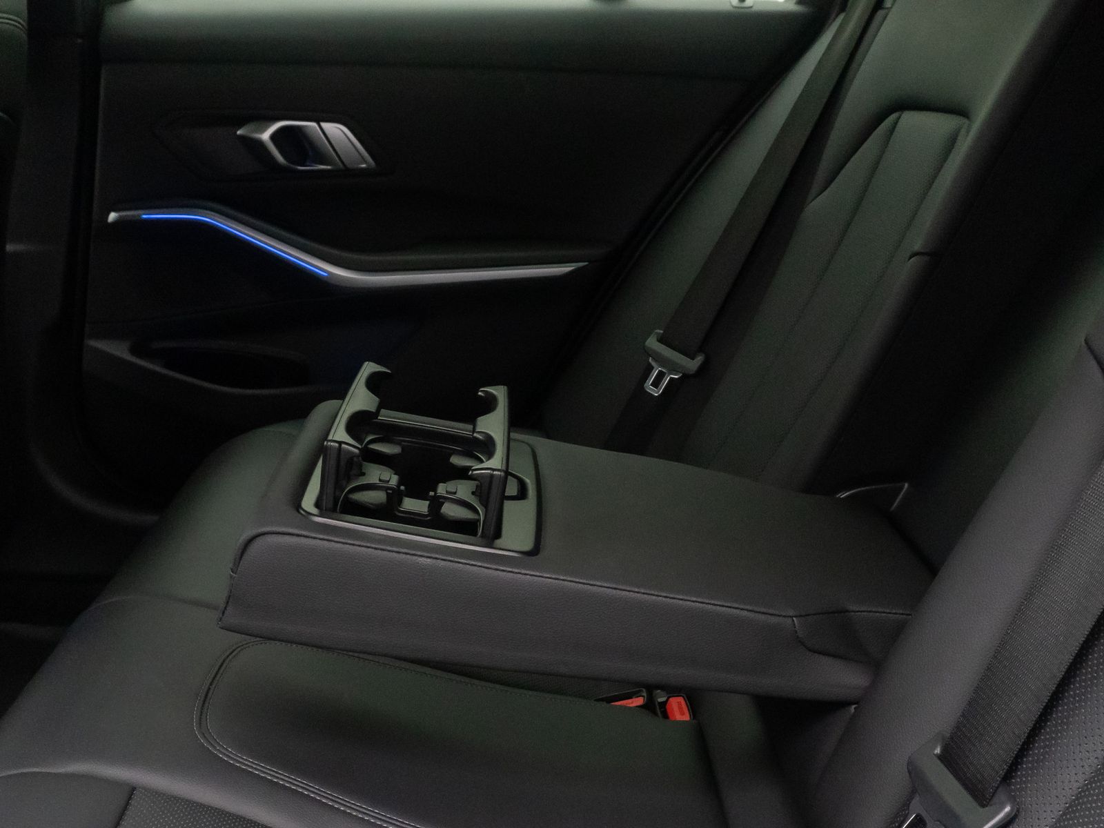 Fahrzeugabbildung BMW 320d M Sport DAB Kamera Alarm Komfort Individual