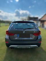 BMW X1 xDrive20i xLine Rentnerfahrzeug wenig kM !! - : Geländewagen, Rent