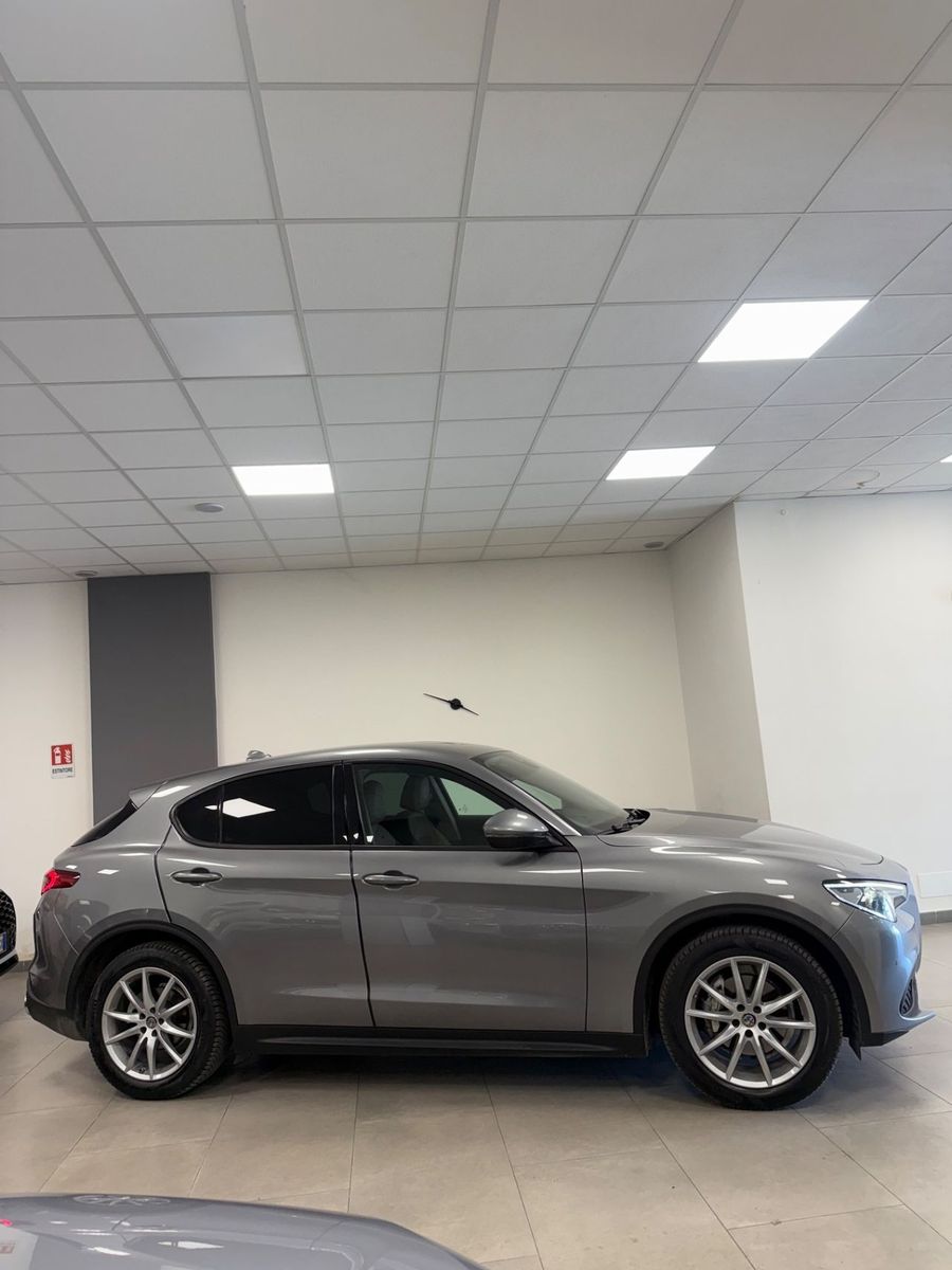 Alfa Romeo Stelvio 2.2 Turbodiesel 190 CV AT8 Q4 imagem 2