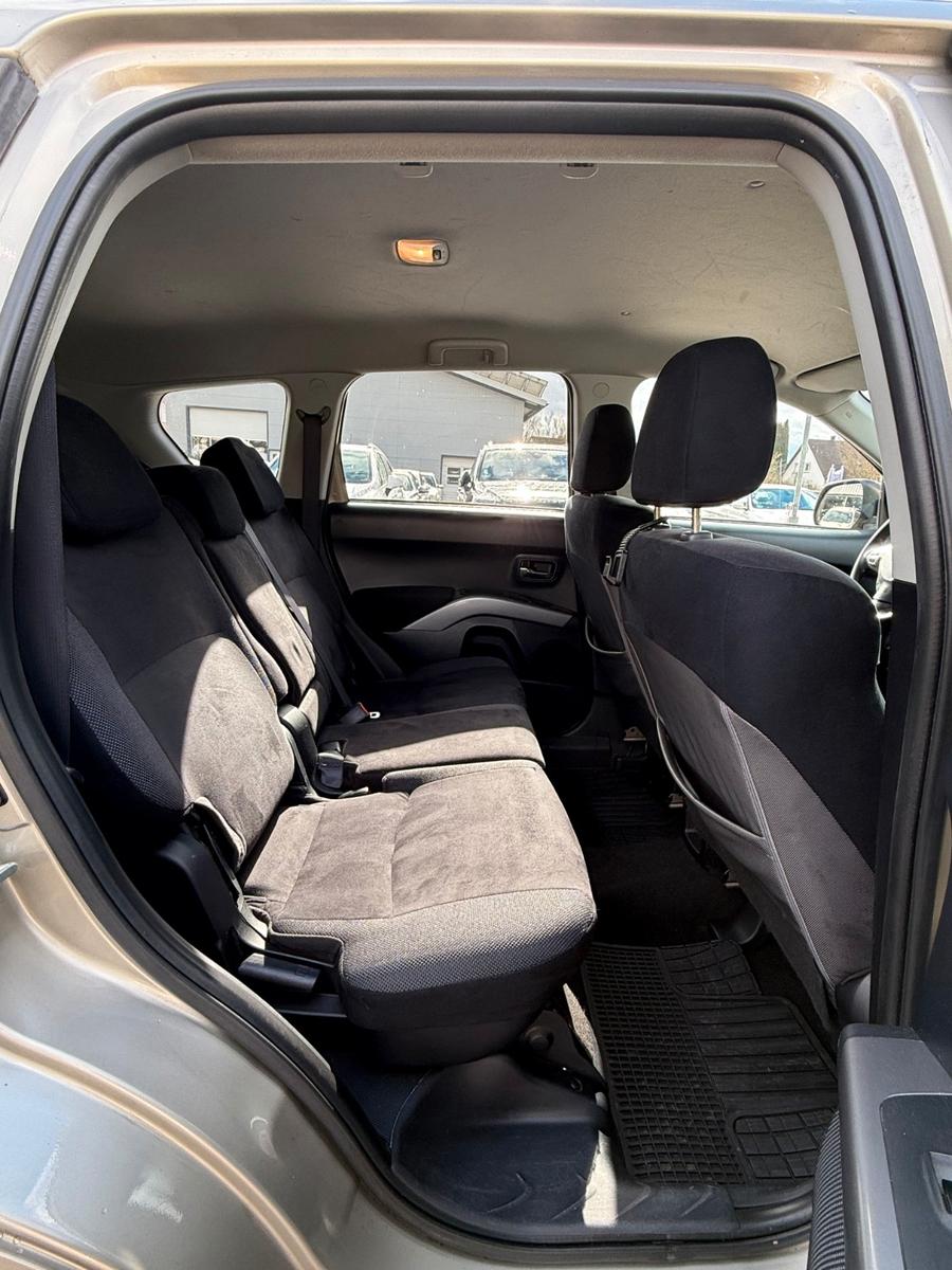 Mitsubishi Outlander 2.4-Allrad-Klima-7 Sitze-PDC-Tüv 07/28