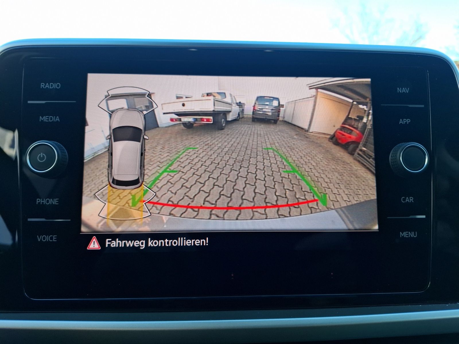 Fahrzeugabbildung Volkswagen T-Roc TSI Move DSG STH LED Navi AID RFK SH