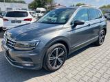 Volkswagen Tiguan Highline BMT/Start-Stopp - Volkswagen Tiguan mit Diesel-Antrieb: Limousine, Automatik