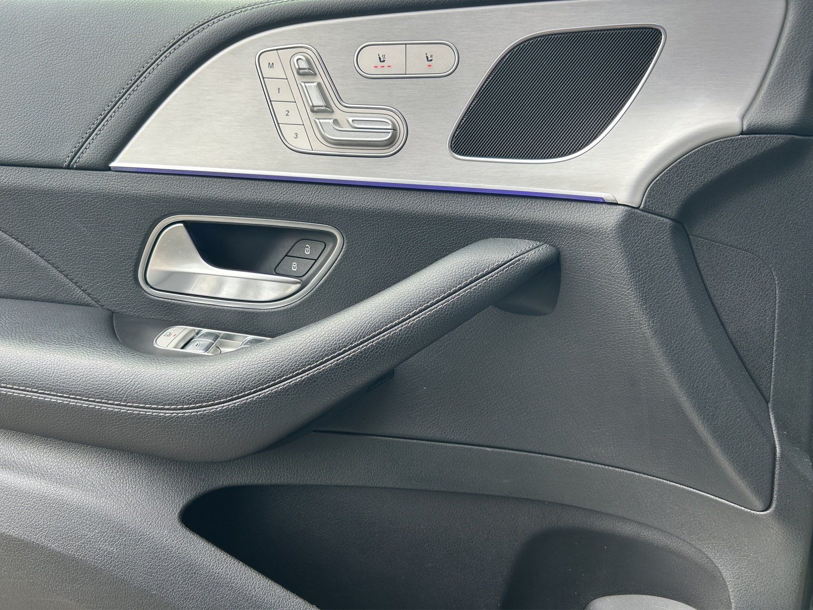 Fahrzeugabbildung Mercedes-Benz 4M AMG int+22" E-Active DISTRO Memo MLED HUD