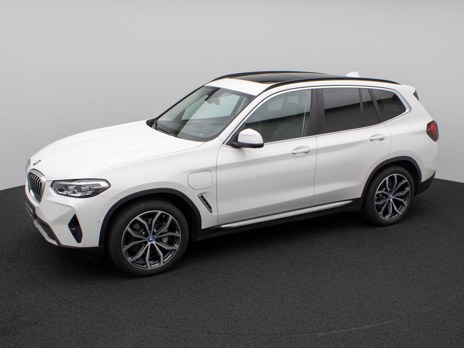 Fahrzeugabbildung BMW X3 xD30e Panorama 360°HUD DAB H/K Komfort 20Zoll
