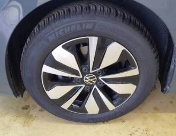 Fahrzeugabbildung Volkswagen Golf VIII Var. 1.5 TSI 110 kW+LED+AHK+GJR+TOTWIN