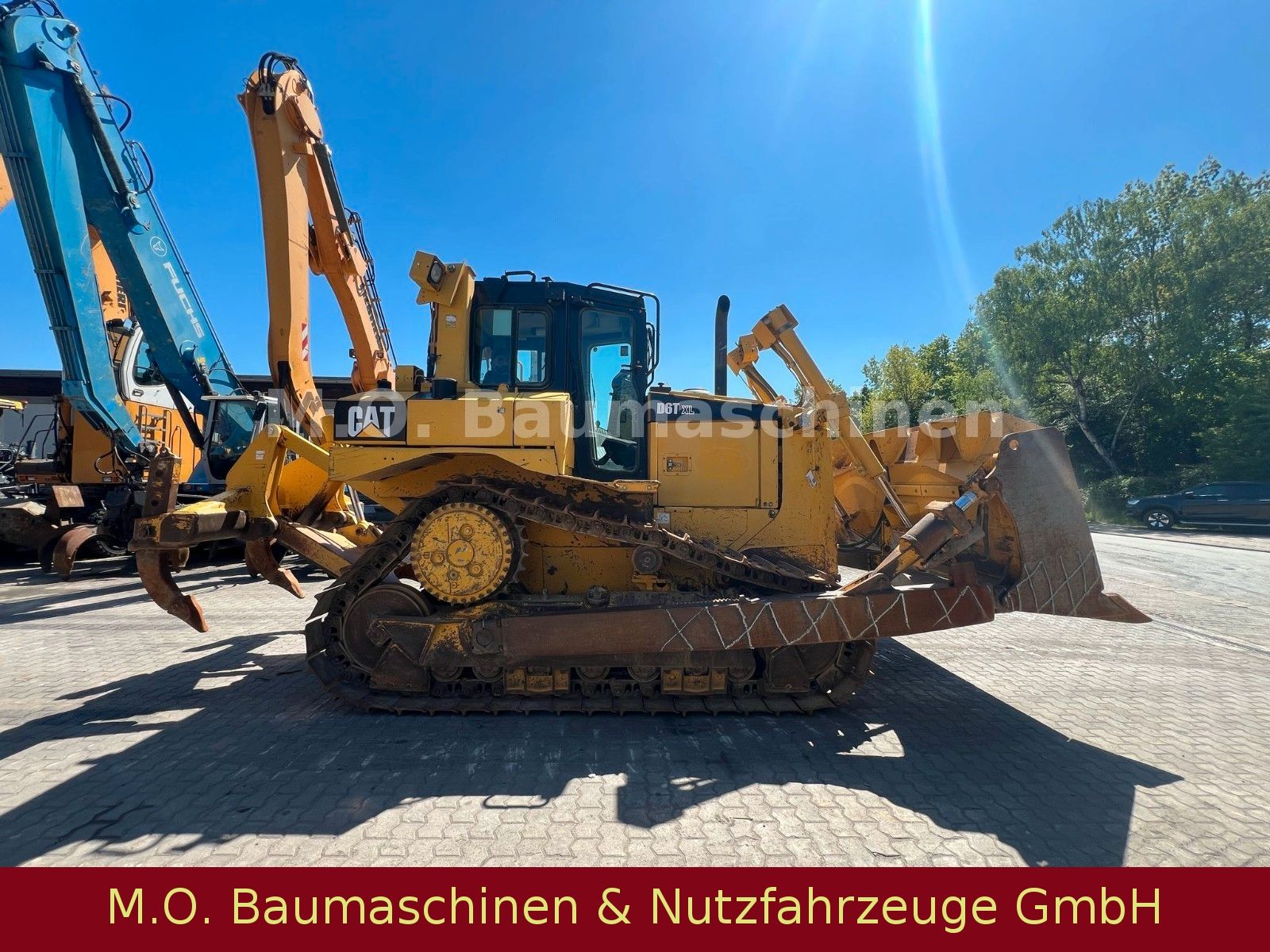 Fahrzeugabbildung CAT D6 T XL  / 4. Wegeplanierschild /Ripper /