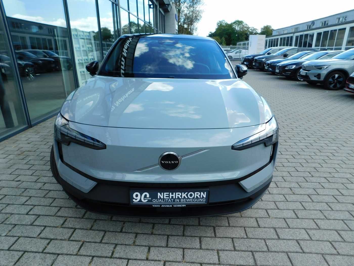 Fahrzeugabbildung Volvo EX30 Twin Motor Performance AWD Plus
