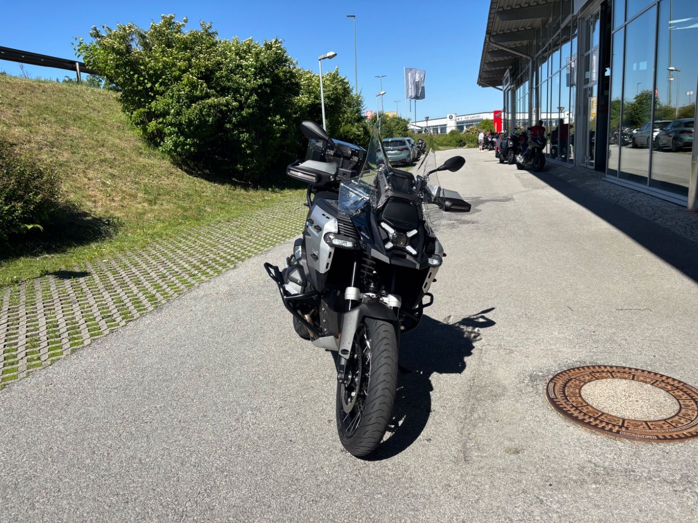 Fahrzeugabbildung BMW R 1300 GS Adventure Triple Black Dynamik-Paket