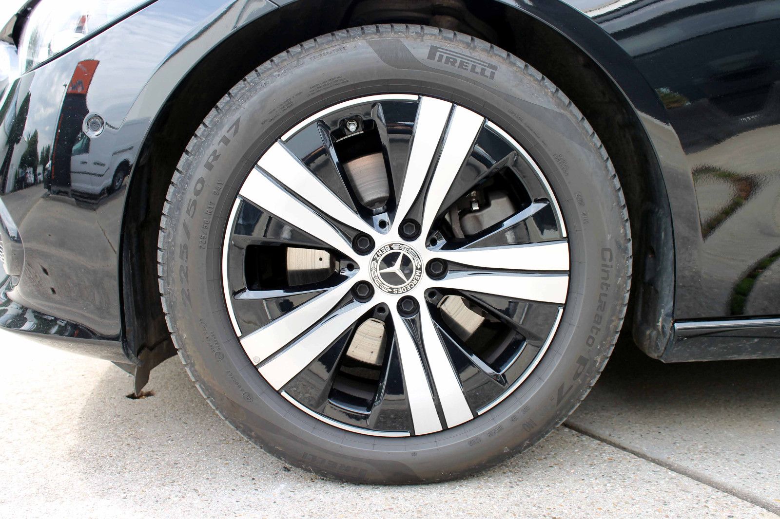 Fahrzeugabbildung Mercedes-Benz C220d T-Modell Avantgarde LED ACC 360° AHK AMBI