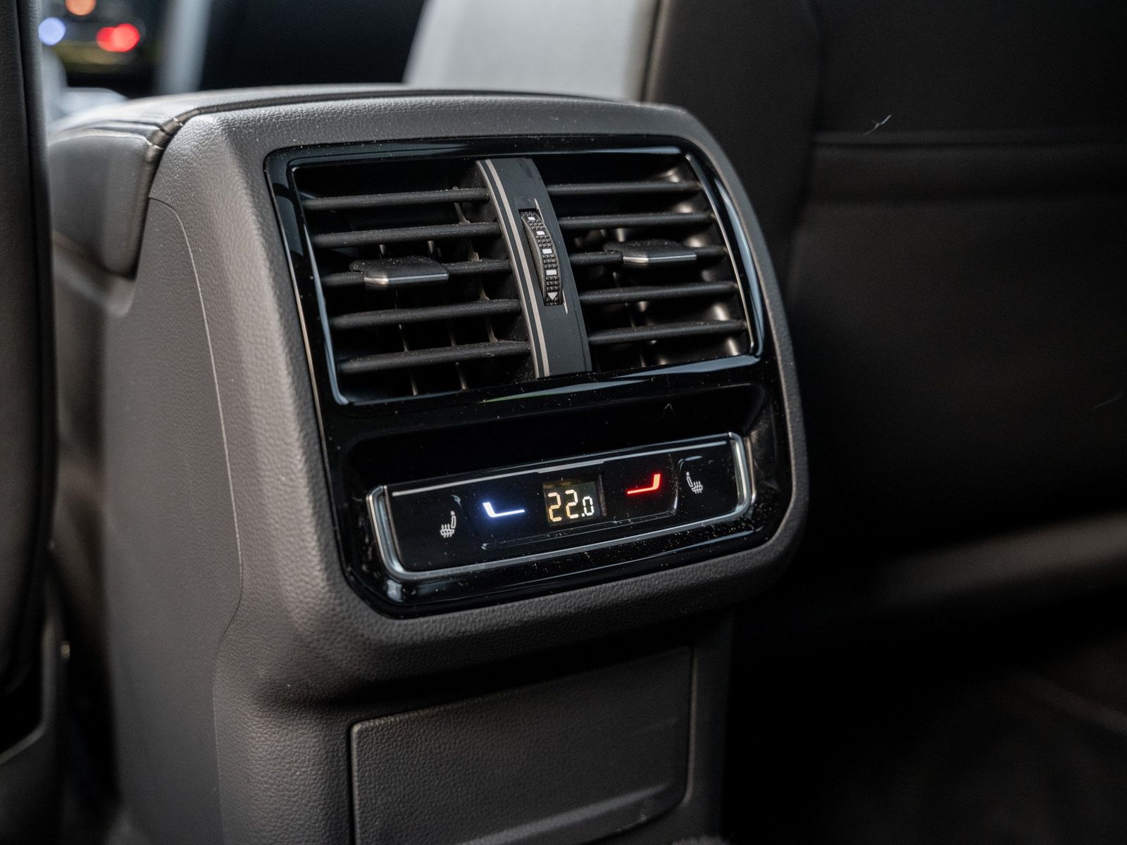 Volkswagen Arteon DCC NaviPro Pano R-Line IQLight AHK Kam foto 10